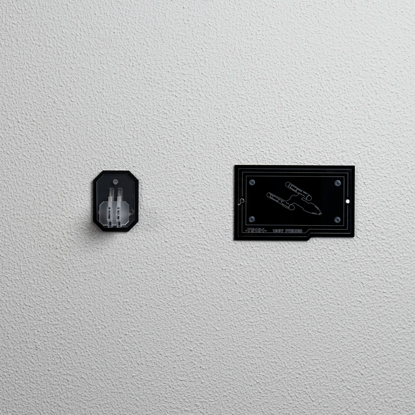 Wall mount display for Lego Star Wars™ 75181 Y-Wing Starfighter™