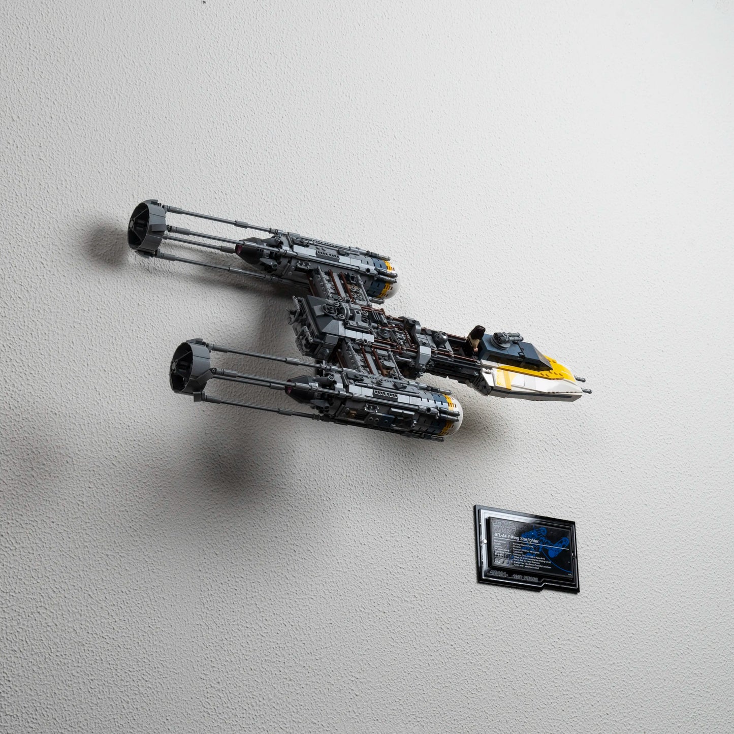 Wall mount display for Lego Star Wars™ 75181 Y-Wing Starfighter™