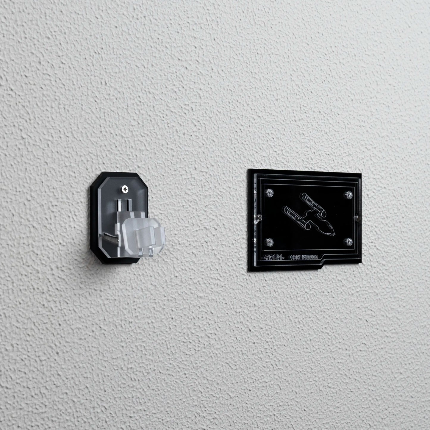 Wall mount display for Lego Star Wars™ 75181 Y-Wing Starfighter™